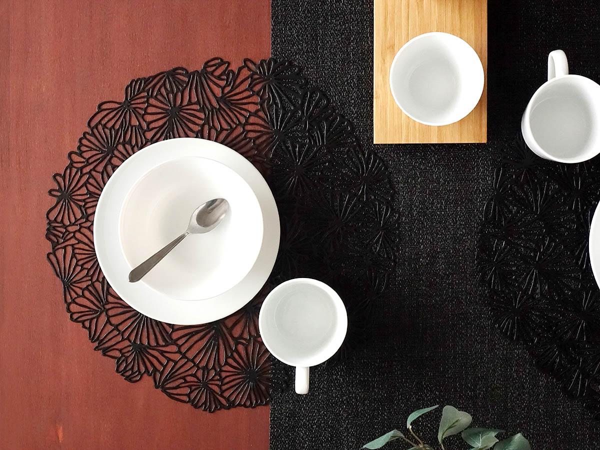 チルウィッチ ランチョンマット・デイジー｜ブラックの花柄レース