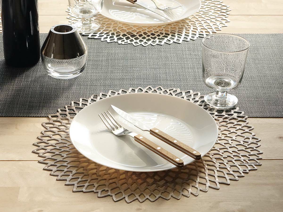 チルウィッチ ダリア ランチョンマット｜大輪のダリアを模ったガンメタル色