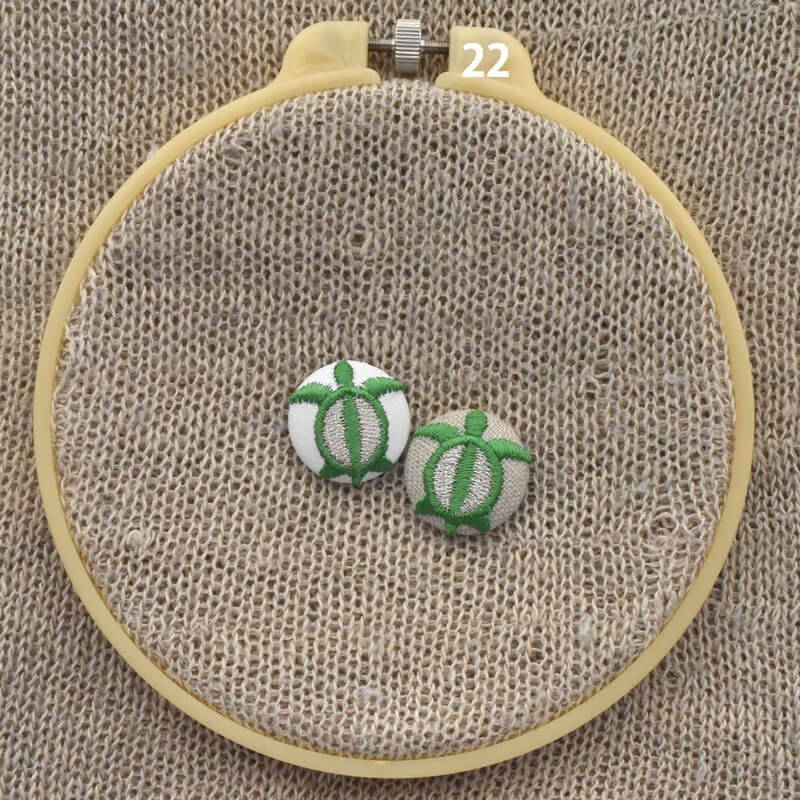 海の守り神[緑色のホヌ_Honu]刺繍のくるみボタン | mimi刺繍 mimi