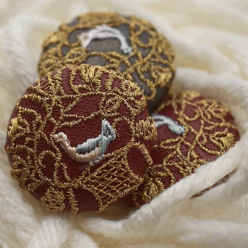ハンガリー鳥カゴかずら刺繍くるみボタンアクセサリー:29mm｜mimi刺繍