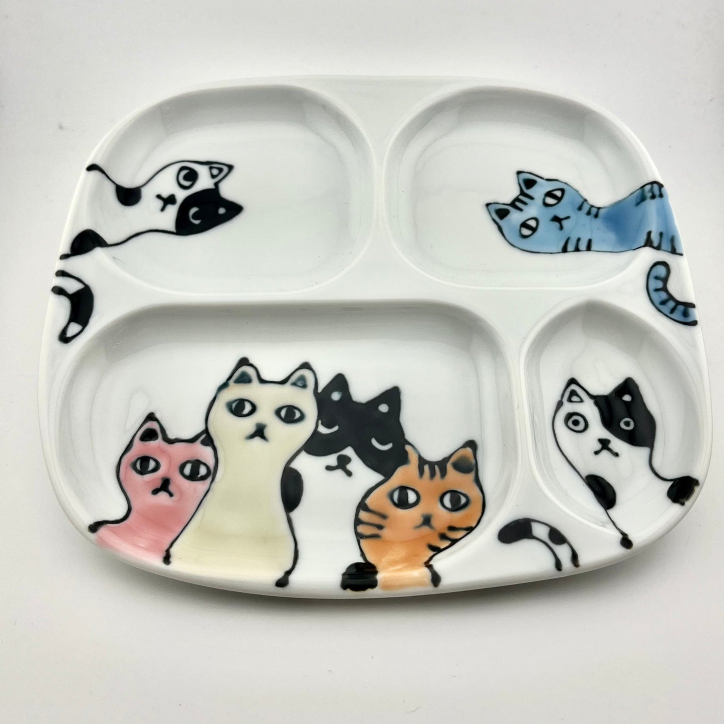 波佐見焼 大新窯 ネコ会議プレート皿 – 生活民芸 なかむた