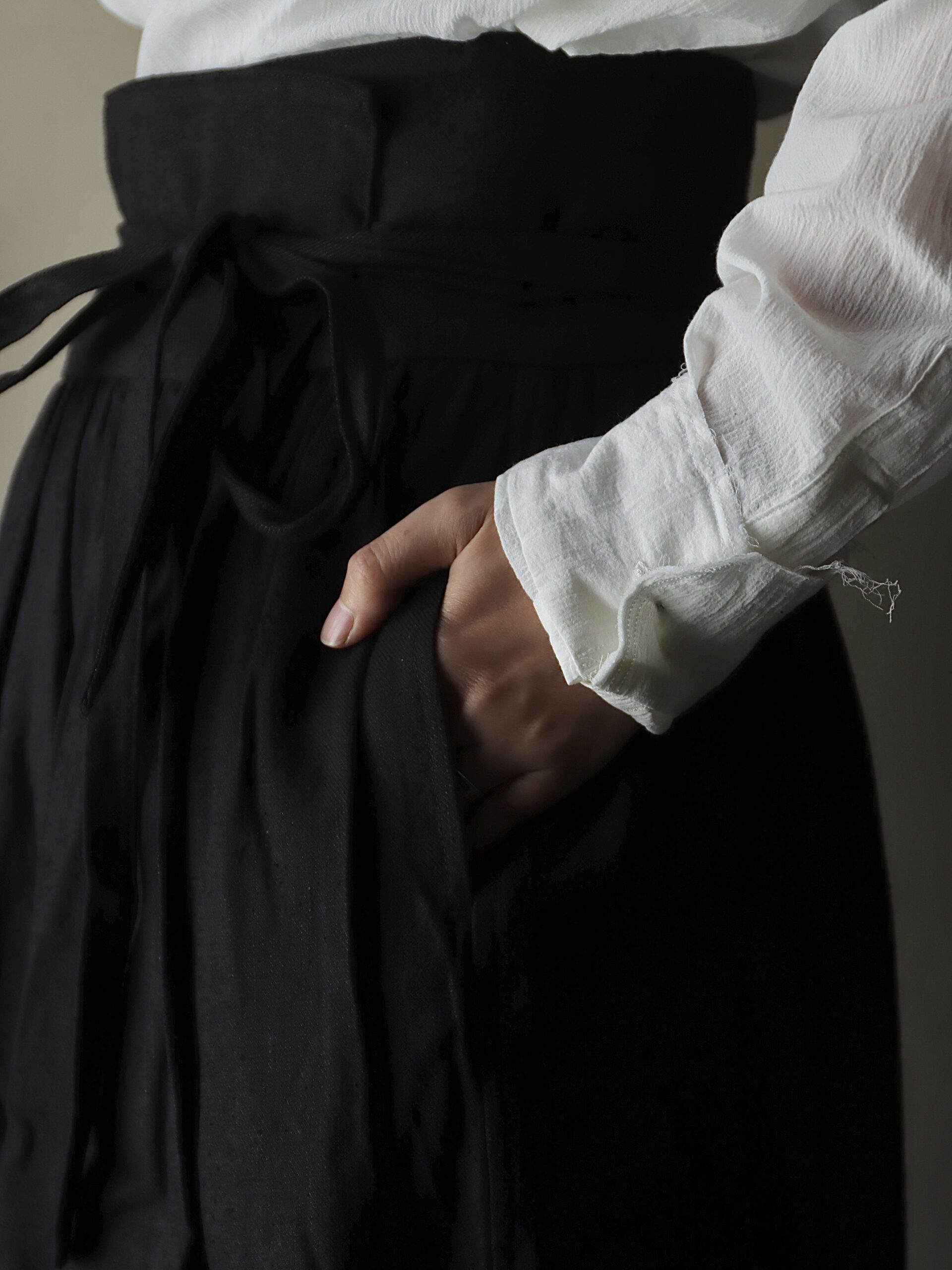 綾織絹麻巻きスカート 黒 （UNISEX）−SK-04− | mienisi