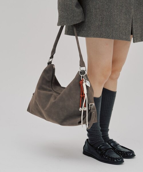 新色追加！【yomo企画】チャーム付きワンハンドルベルトデザインバック