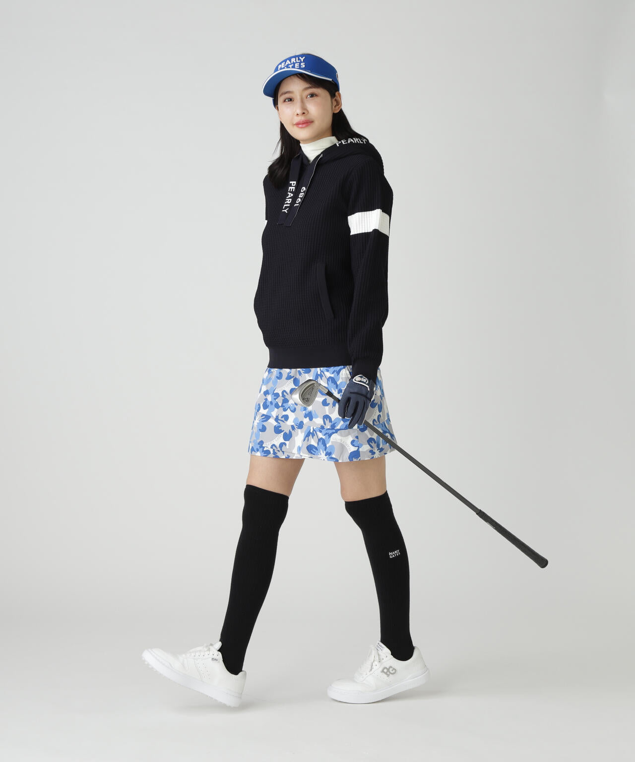 Peストレッチドビー中綿スカート ＜ラフ花ロゴ小柄＞ | PEARLY GATES