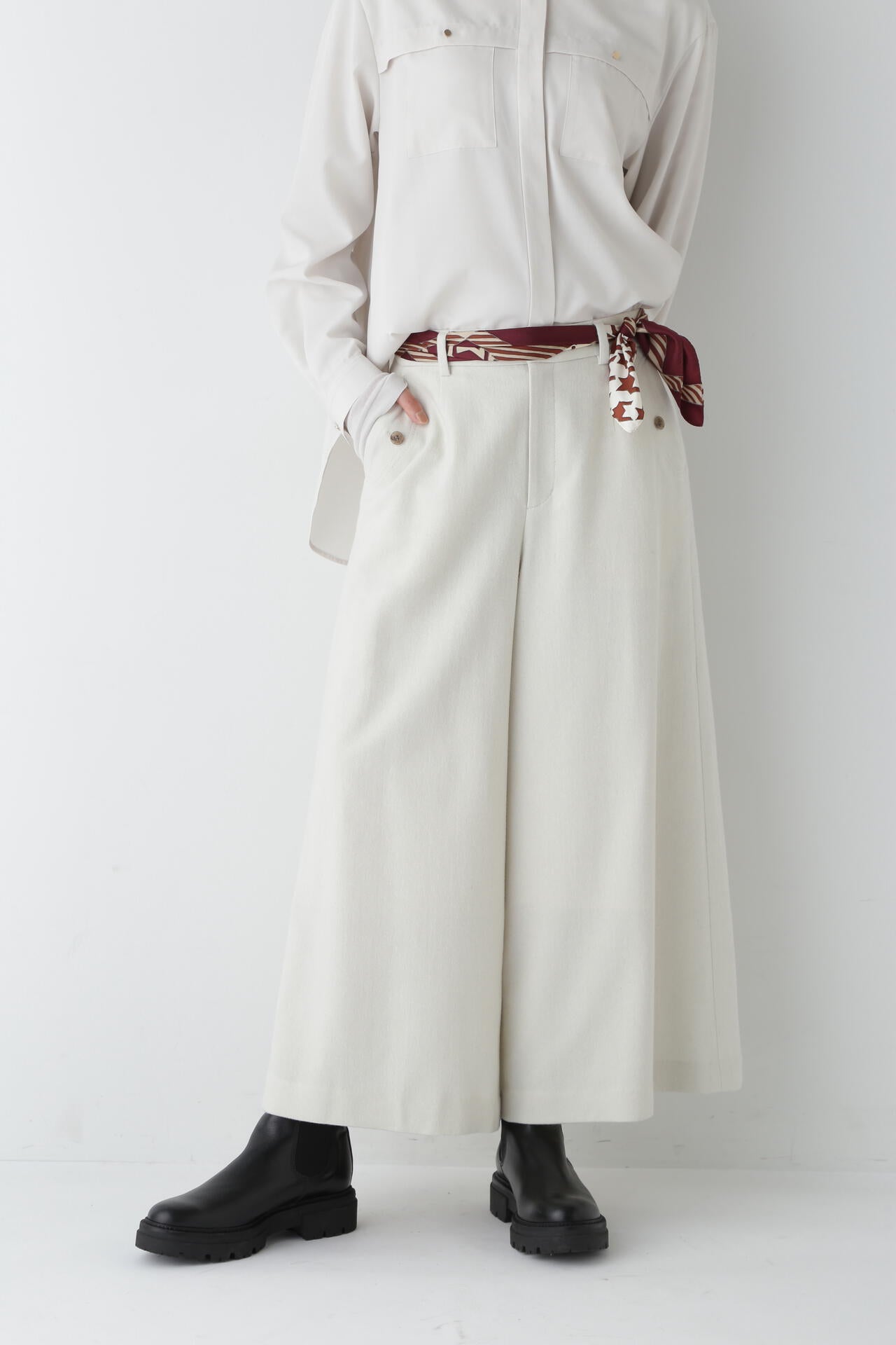 セミ梳毛ツイルパンツ | human woman（ヒューマンウーマン） ｜【公式