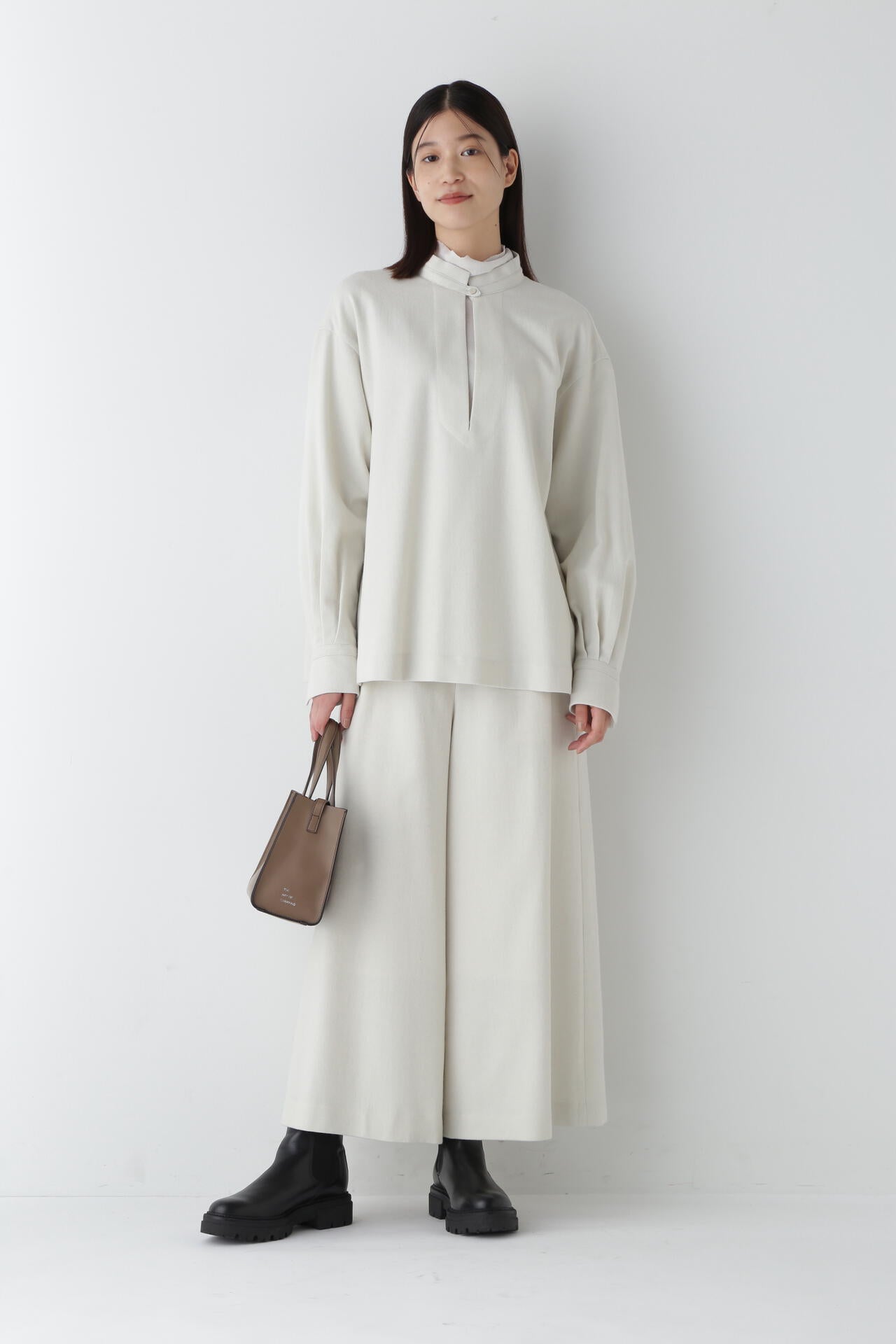 セミ梳毛ツイルパンツ | human woman（ヒューマンウーマン） ｜【公式