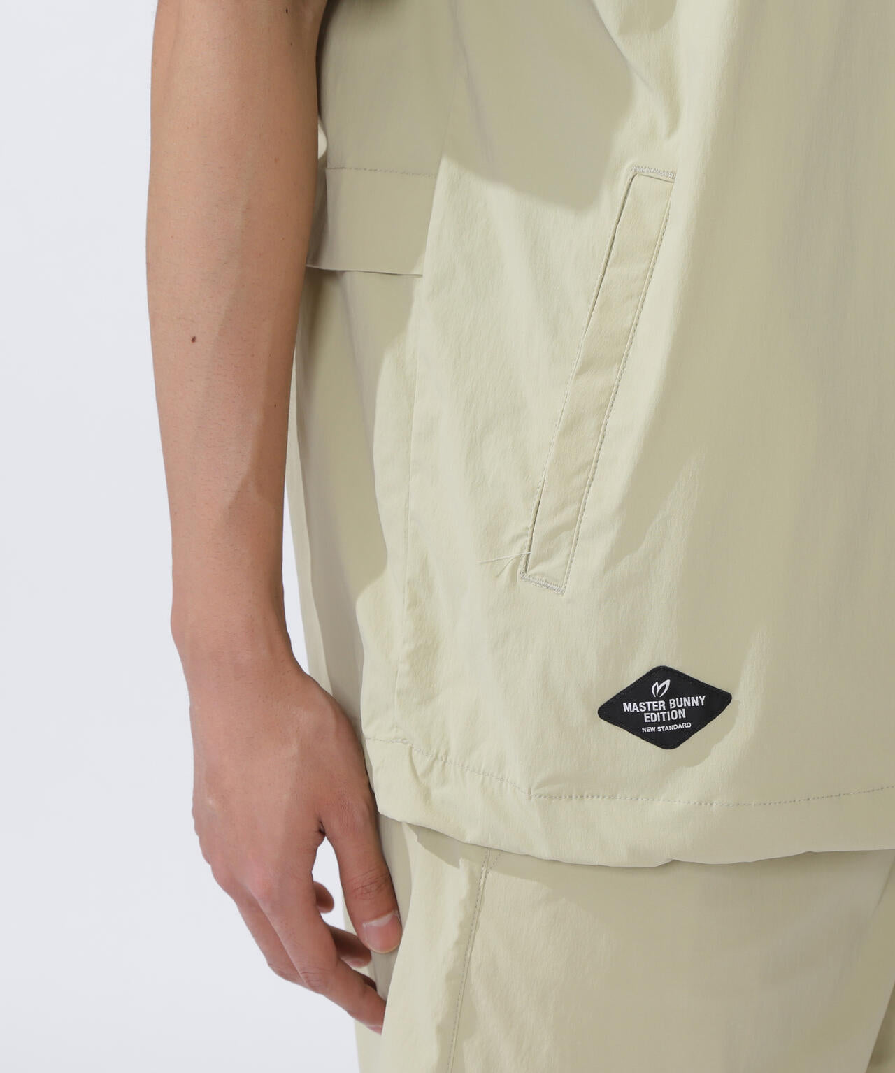 ナイロンストレッチ半袖ハーフジップ | MASTER BUNNY EDITION