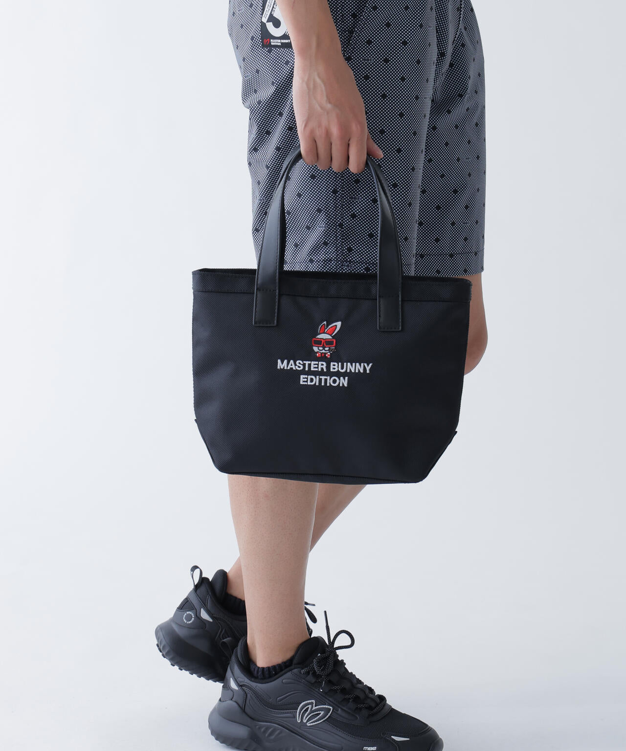 公式オンライン限定】【SWAGGY BUNNY】カートバッグ (UNISEX) | MASTER