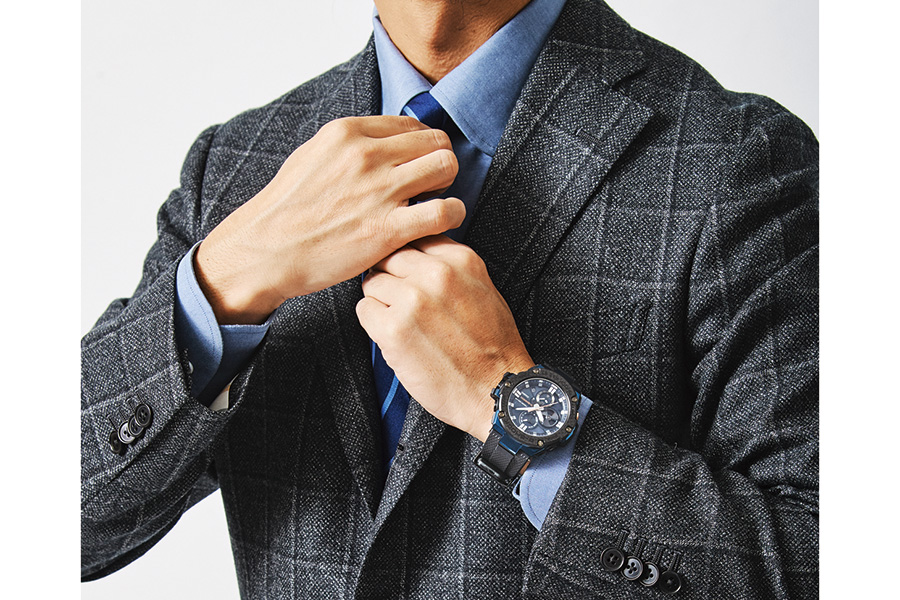 カーボンベゼルとブルーケースのコントラストが美しいG-STEEL最新作