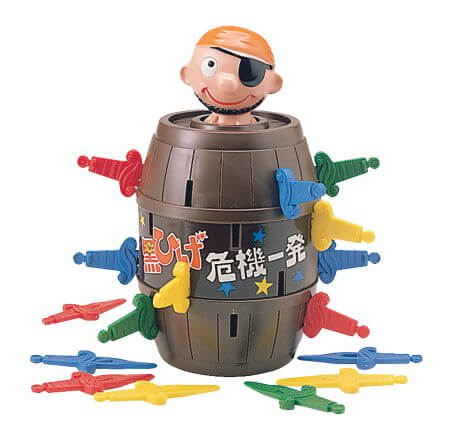 昭和100年で再注目】黒ひげ危機一発やサッカー盤が超進化してた！今