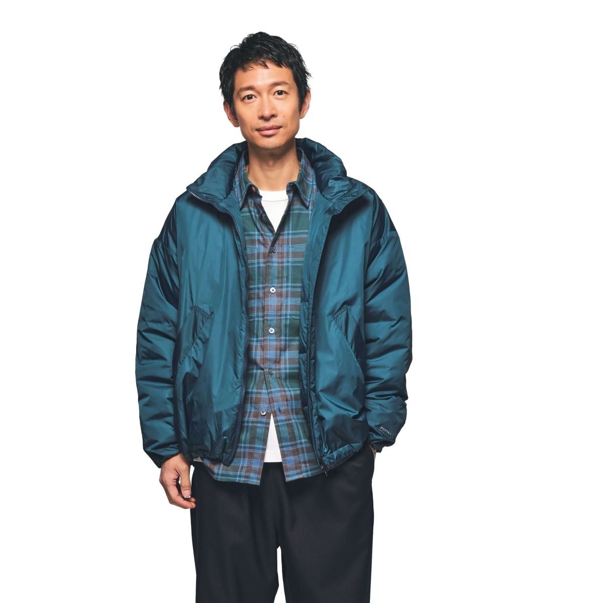 重いコートはもう無理な大人へ】iPad級に軽い!?ノース、デサントほか