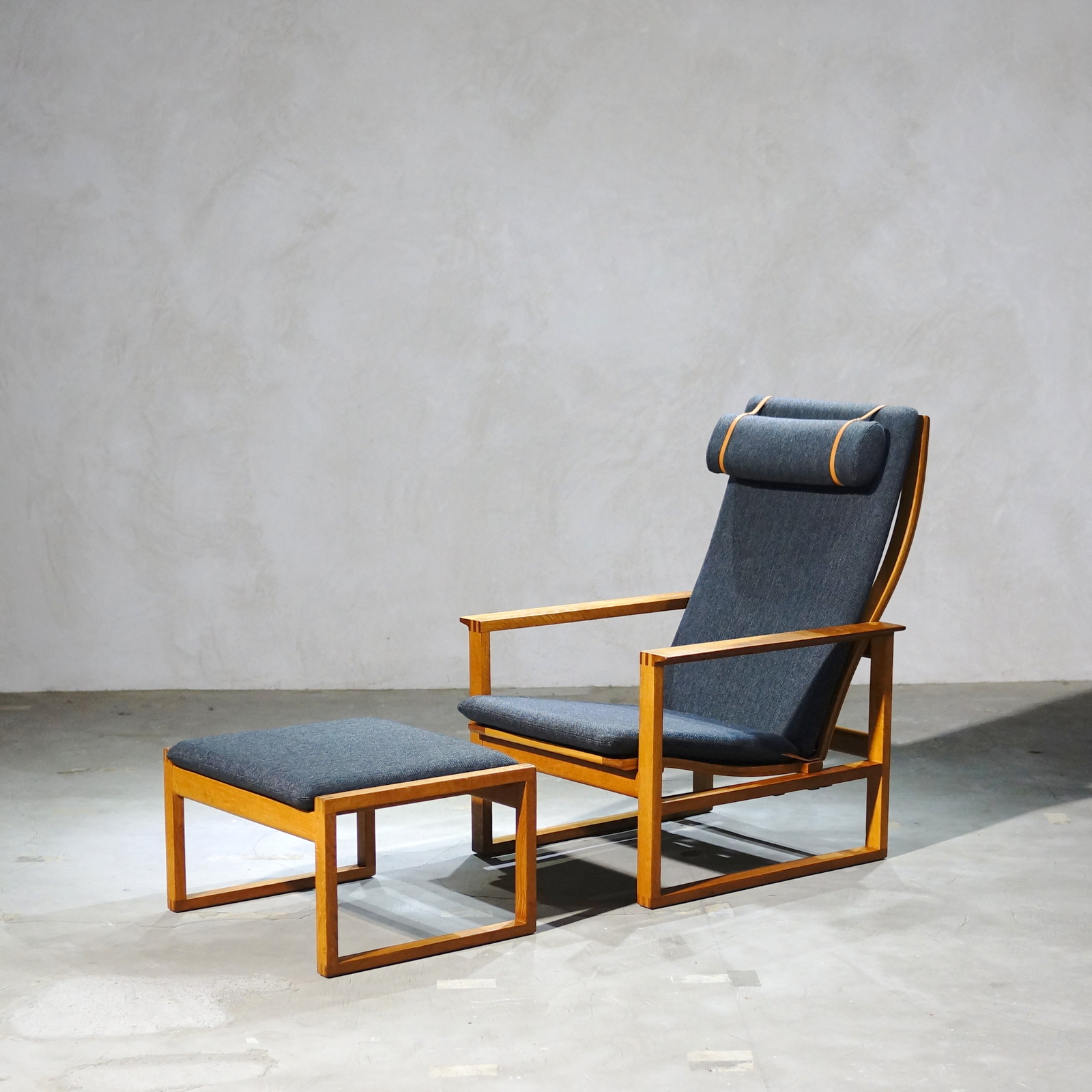 Borge Mogensen Model 2254 with Ottoman - MOTO FURNITURE 北欧家具