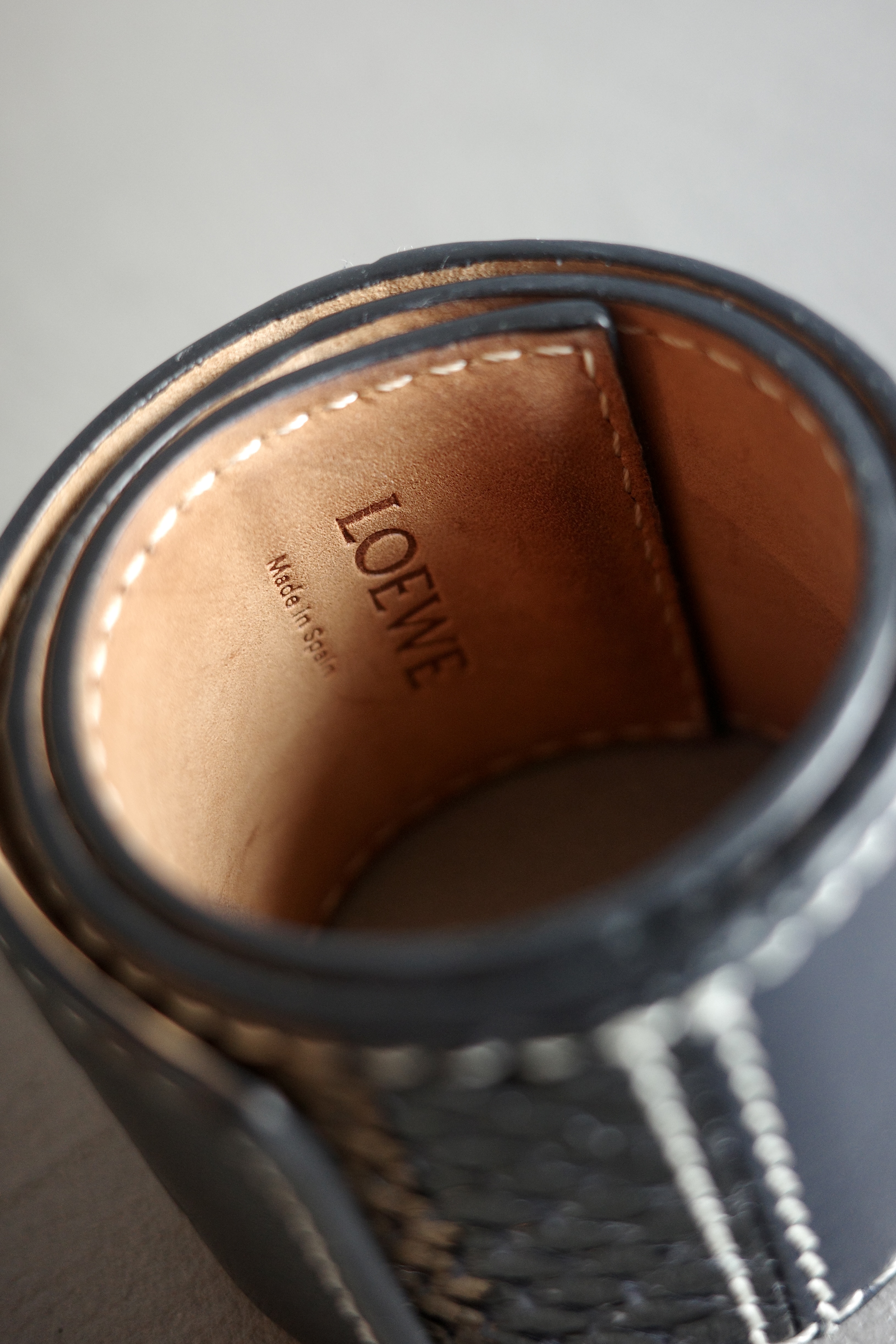 LOEWE レザースラップブレスレット - mozme