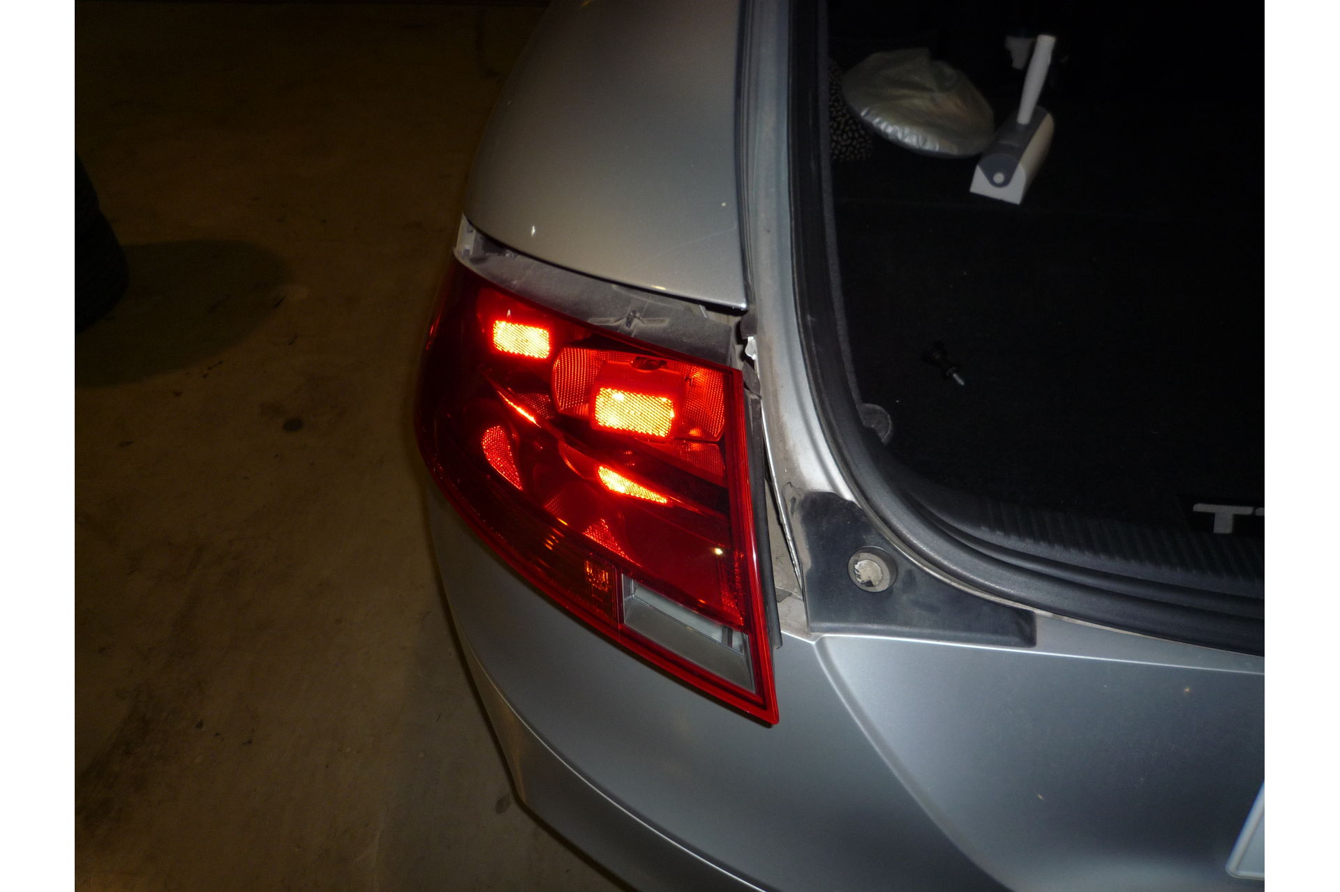 Maxbig46様】【送料無料】アウディ TT 8J テールランプ 左用 【公式通販】