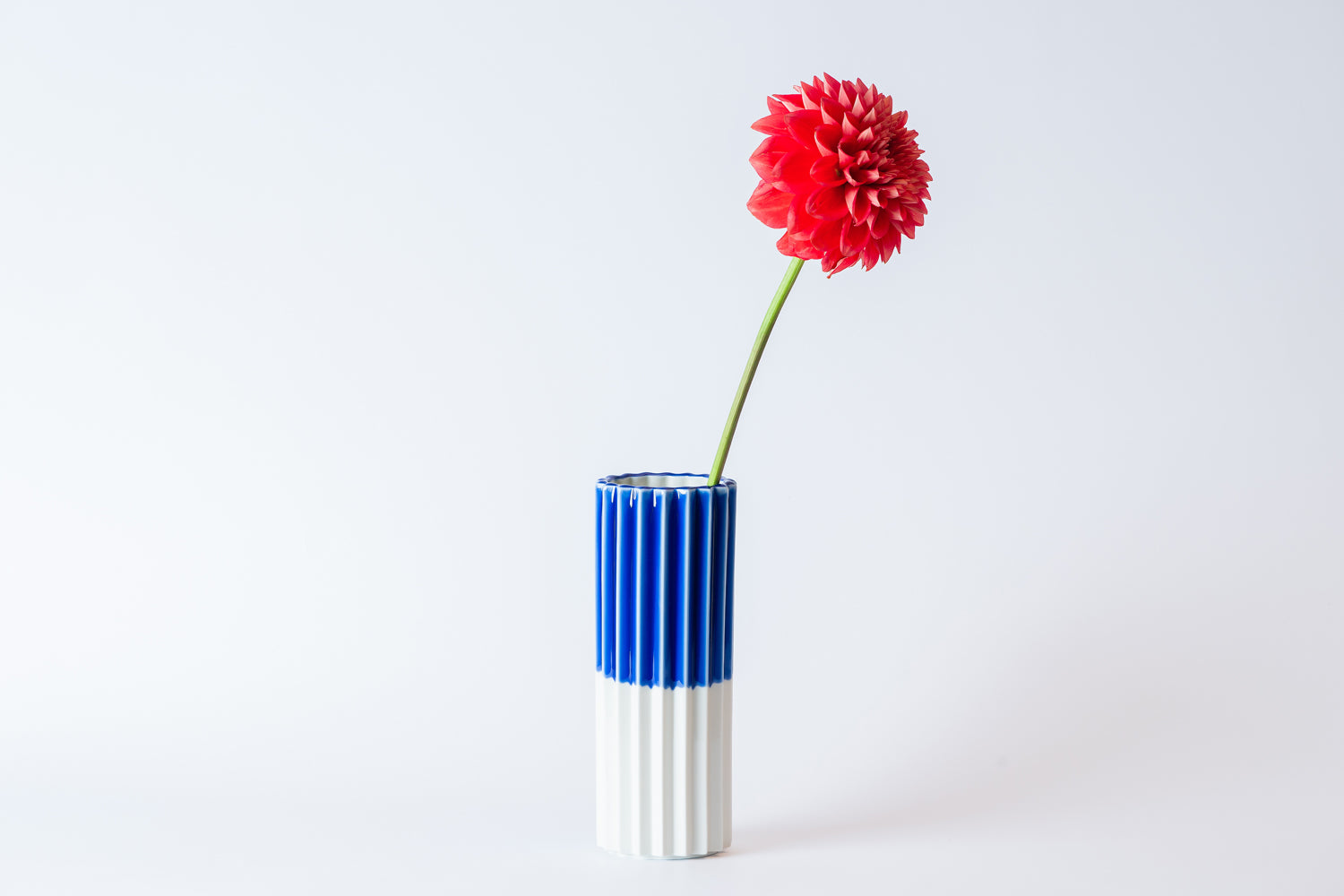 PLEATS フラワーベース BLUE – Mustakivi