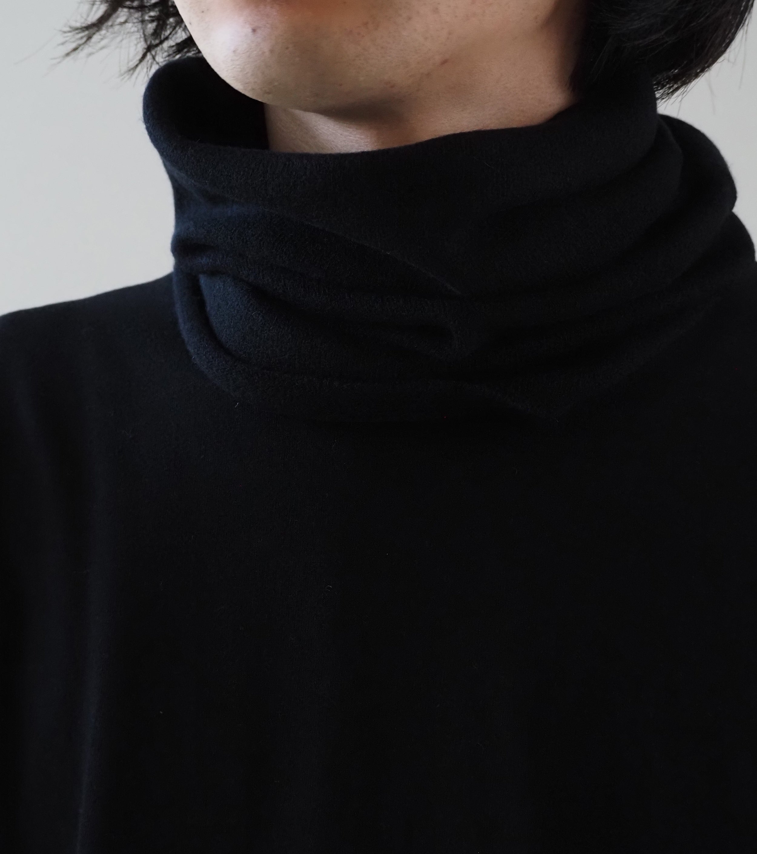 COMOLI カシミヤ ネック ウォーマー, Black – Navyblue