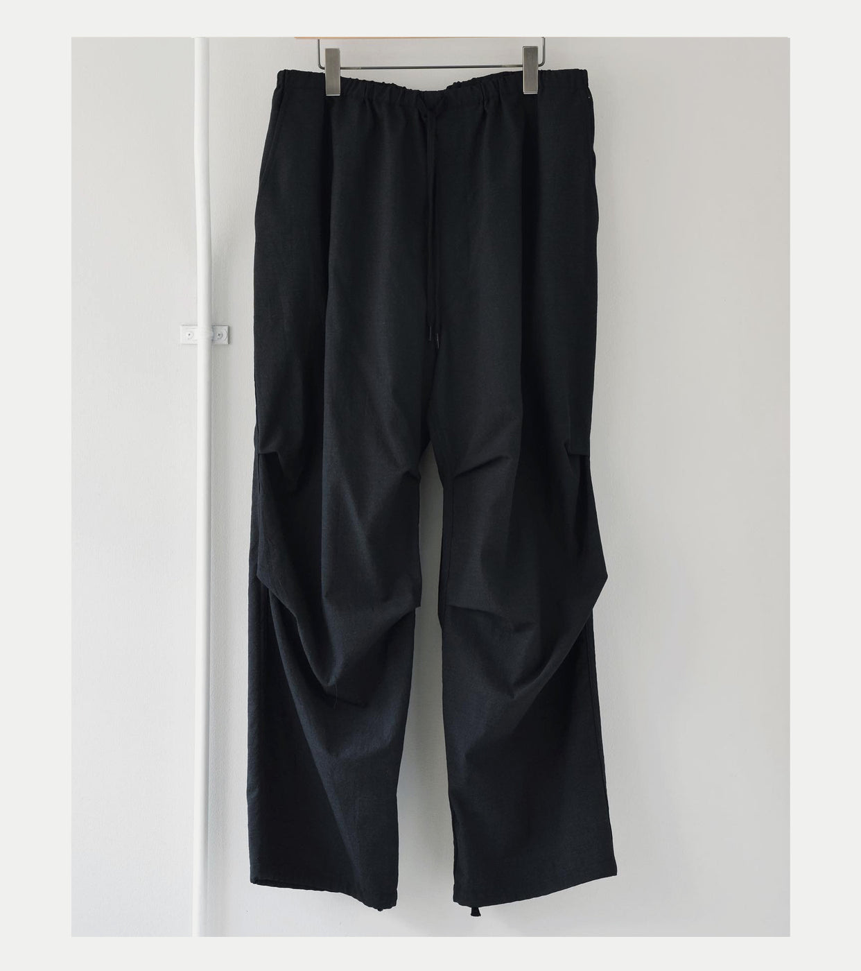 COMOLI ウール ニータックパンツ, Charcoal – Navyblue