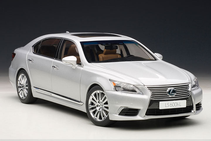 1/18 AUTOART 78841 Lexus LS600hL (Sonic Silver) – Network Shuttle
