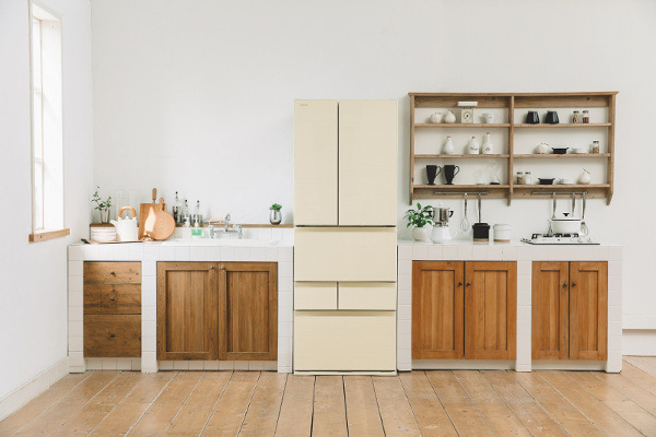 東芝、真ん中に野菜室がある冷凍冷蔵庫「ベジータ」にWi-Fi対応モデル