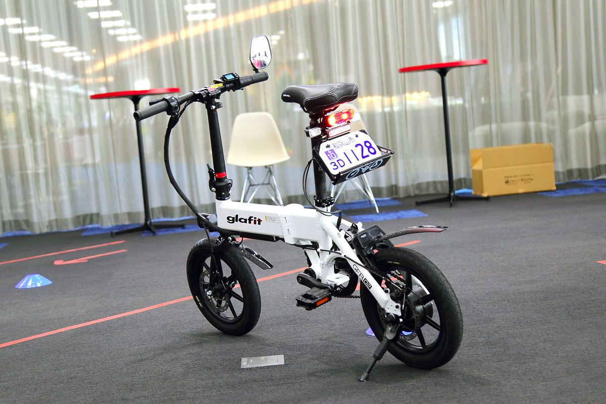 自転車と電動バイクの二刀流! グラフィットのモビチェンって何? | マイ