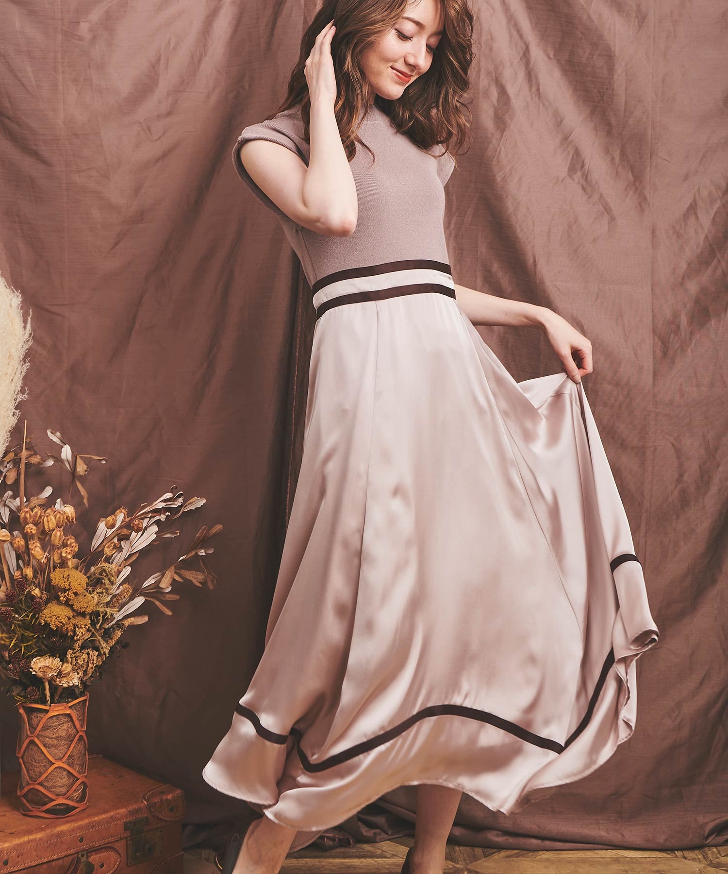 サテンスカートドッキングワンピ | ロングワンピース | NOELA OFFICIAL