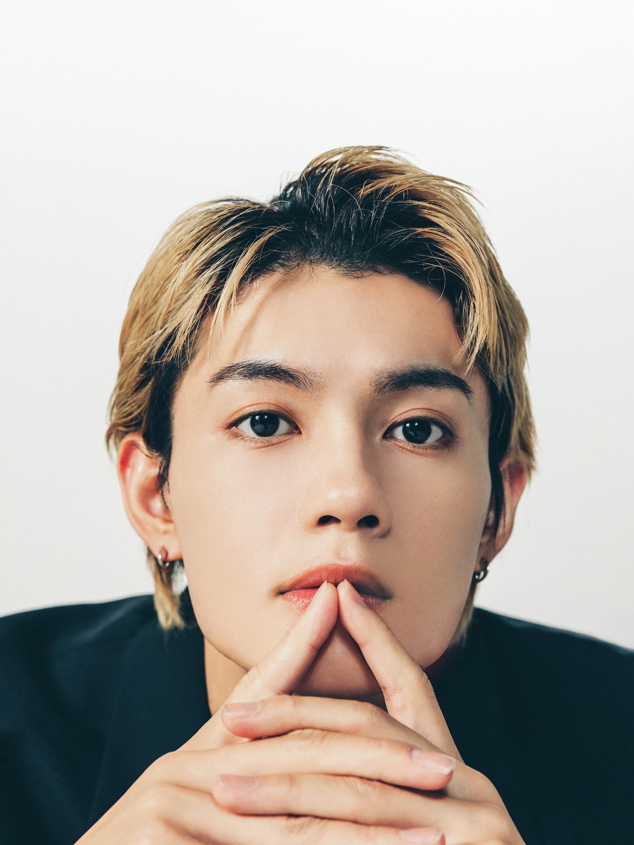 M!LK佐野勇斗がプラダのダブルスーツで「Oggi」に登場、音楽連載には