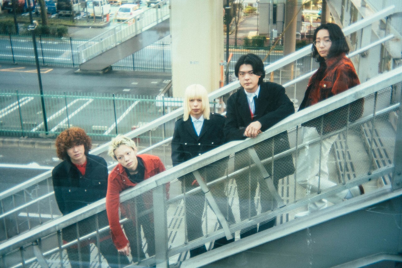 武井咲デビューシングル100枚に心を込めて直筆サイン - 音楽ナタリー