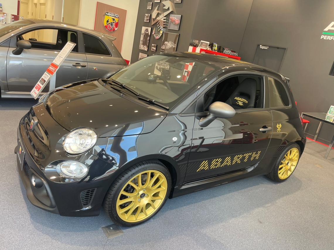 アバルト695 セッタンタチンクエ アニヴェルサーリオ（限定車