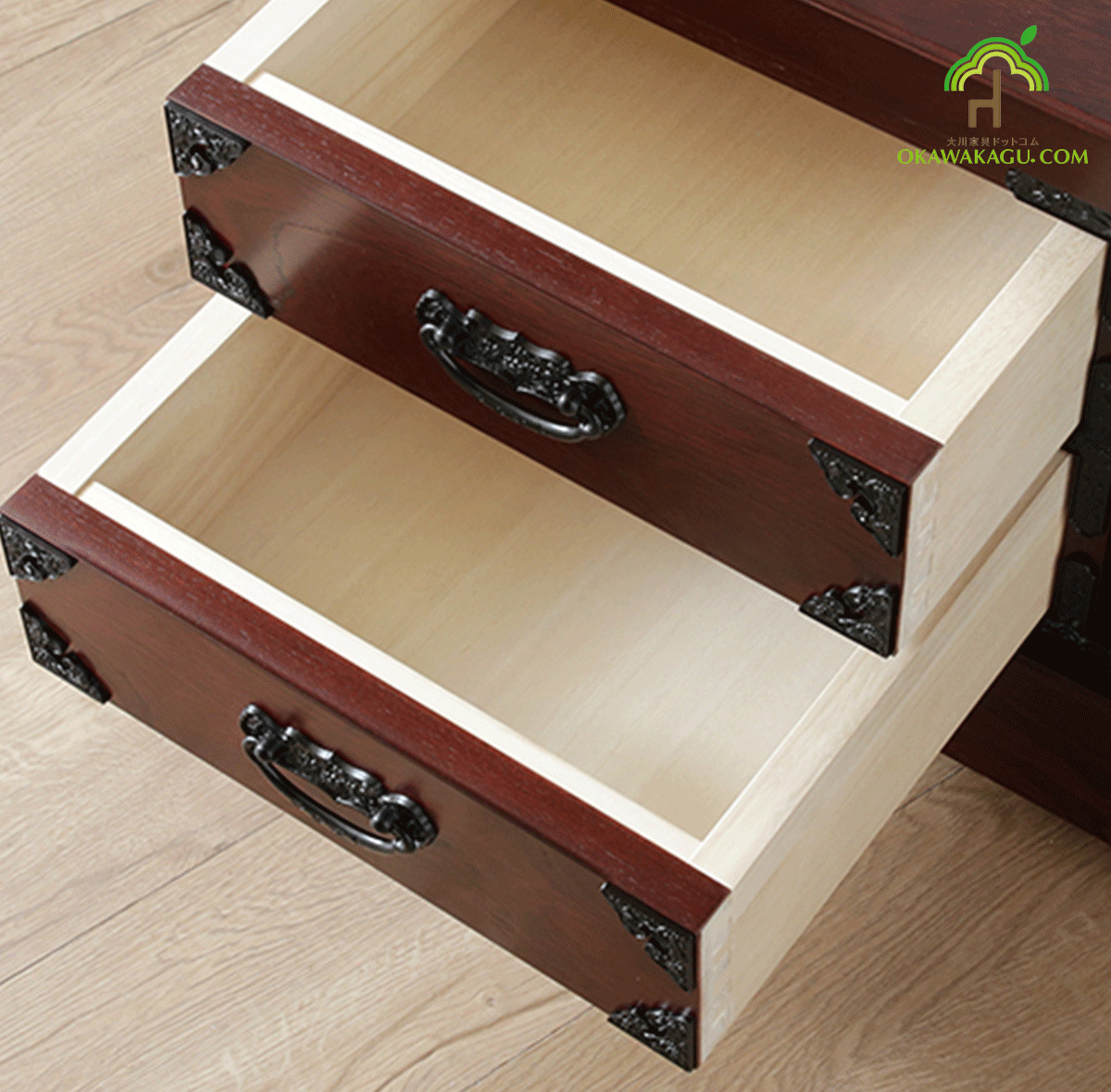 民芸調のお仏壇はコンパクトでリビングにも収まります【大川家具