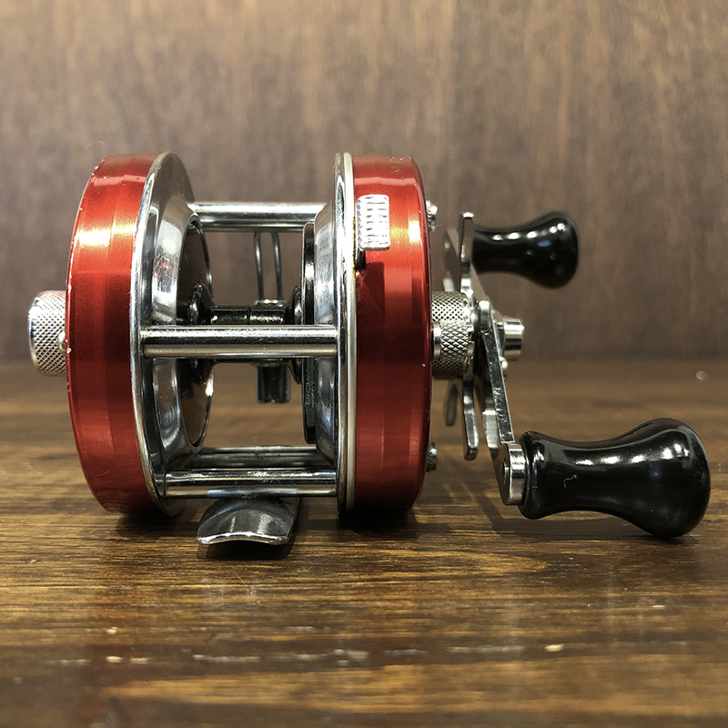 Abu Ambassadeur 4500 Cherry Red Bait Casting Reel Fn771100 アブ