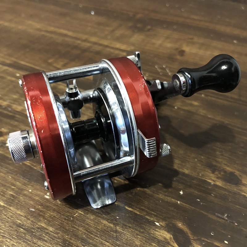 Abu Ambassadeur 4500 Cherry Red Bait Casting Reel Fn771100 アブ