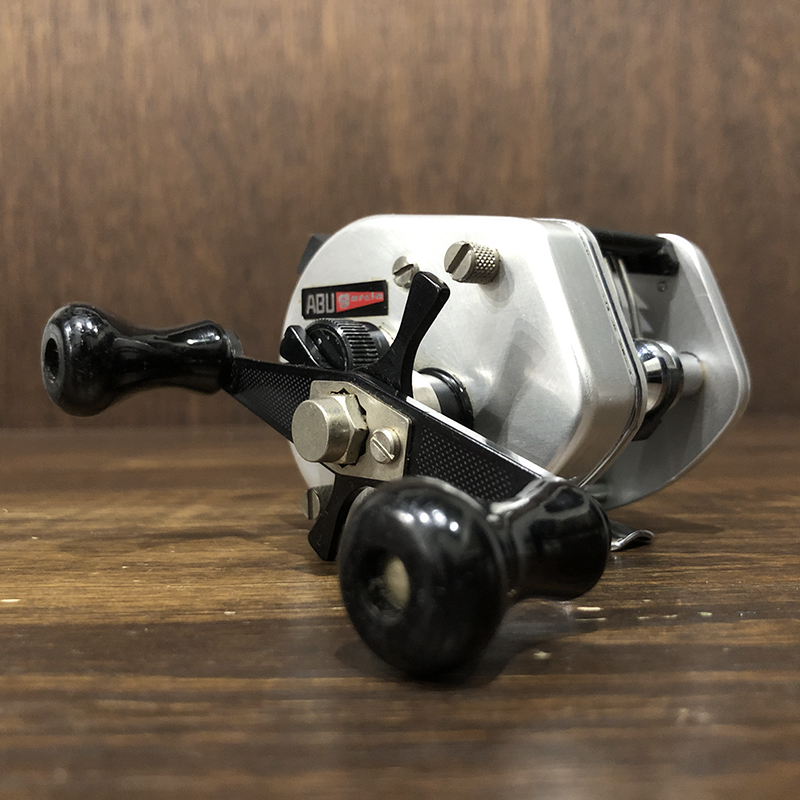 Abu Ambassadeur 1000 Silver Bait Casting Reel 820500 アブ