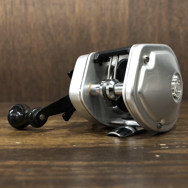 Abu Ambassadeur 1000 Silver Bait Casting Reel 820500 アブ