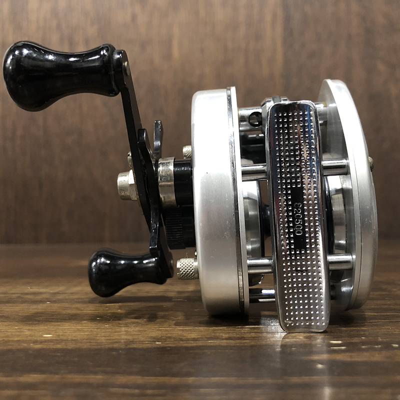 Abu Ambassadeur 1000 Silver Bait Casting Reel 820500 アブ