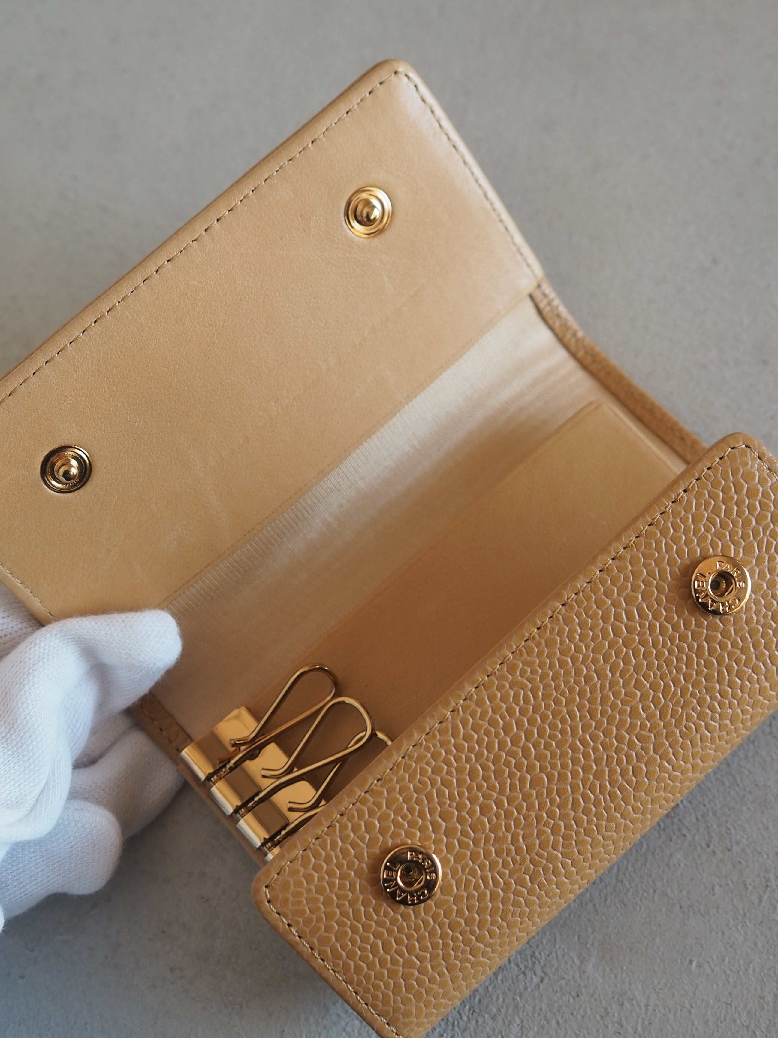 菜奈】CHANEL ベージュ レザー キーケース 菜奈様専用】CHANEL