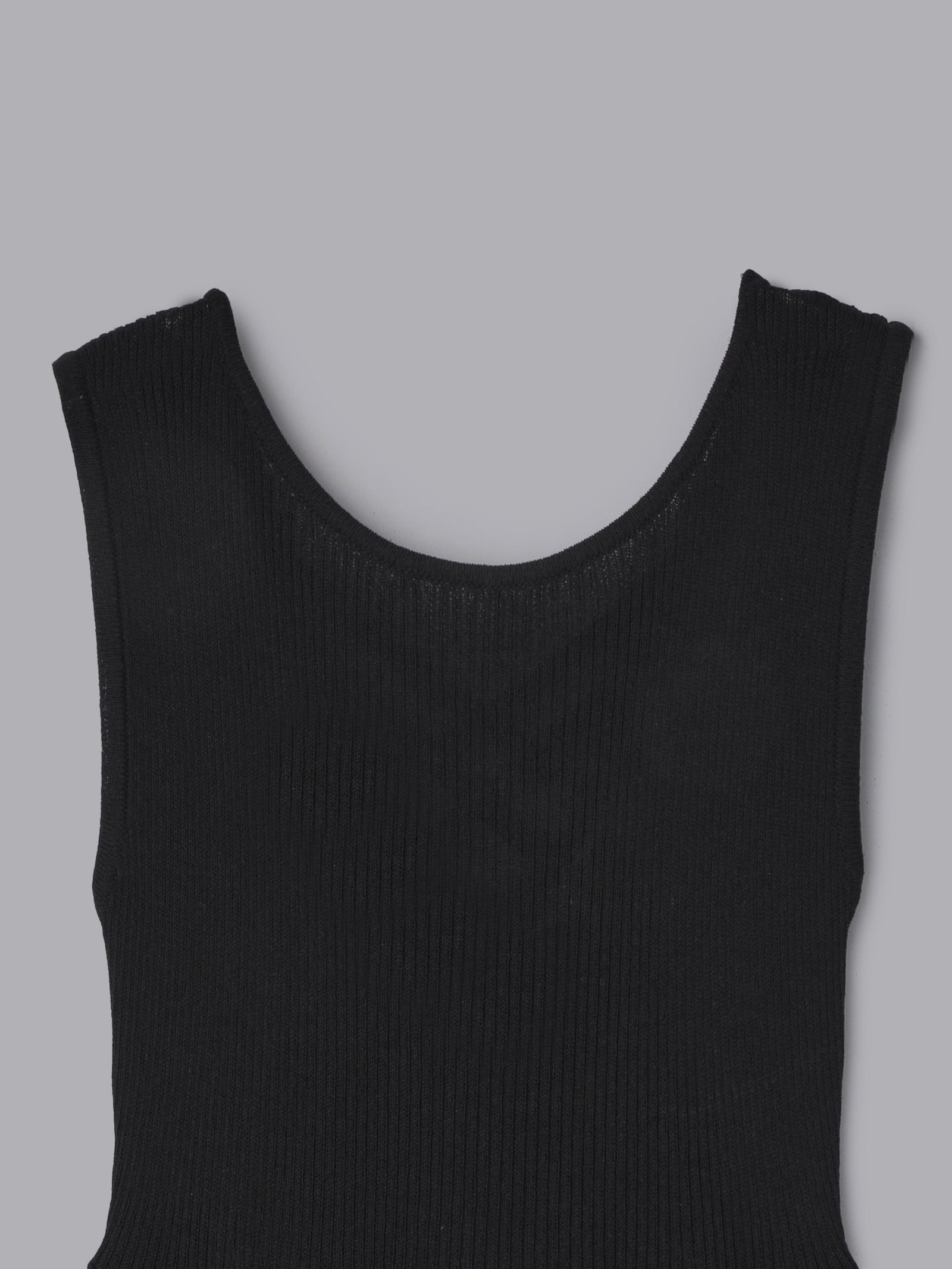 バックシャンノースリニットワンピース