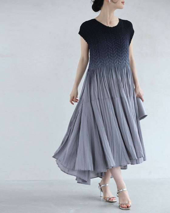 染まりゆくグラデーションのランダム裾プリーツロングワンピース – ONE