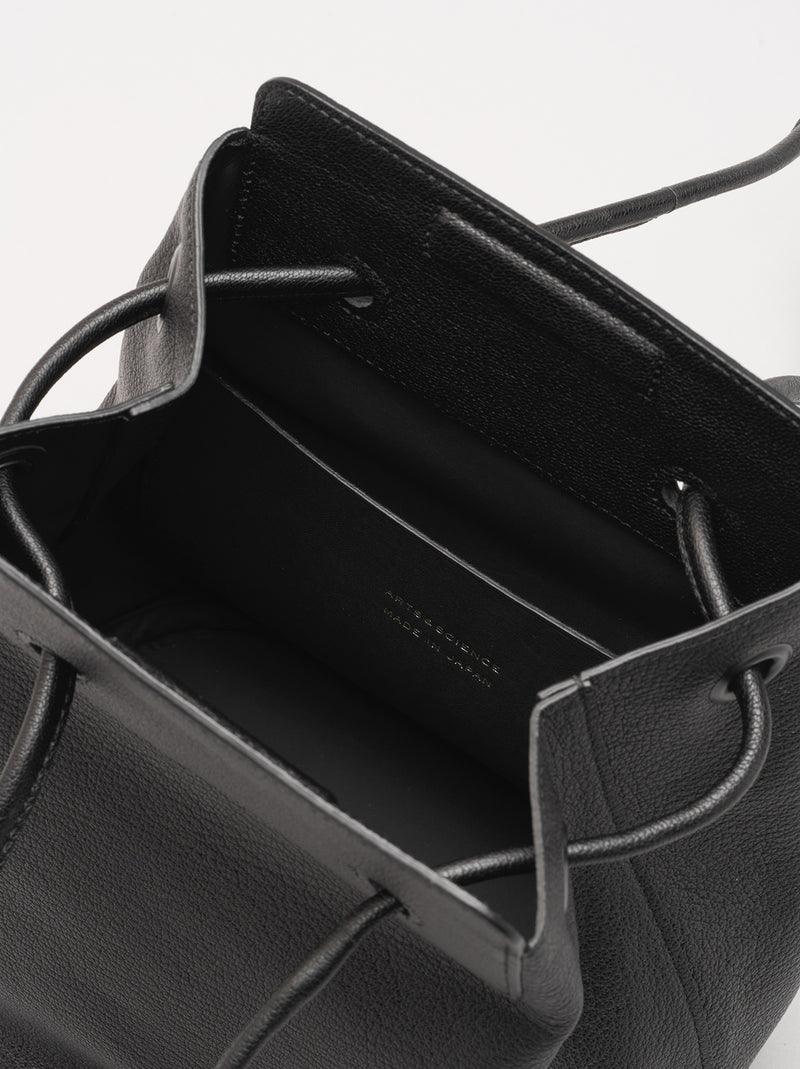 Oval lantern shoulder bag mini (Baby goat) – ARTS&SCIENCE ONLINE