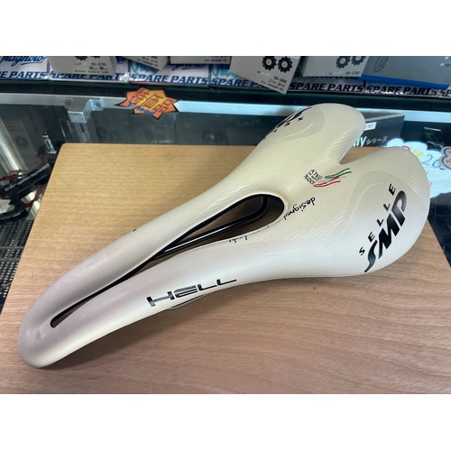 SELLE SMP ( セラエスエムピー ) サドル HELL ( ヘル ) ホワイト