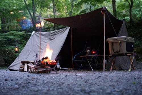 東ドイツ軍の軍幕6枚張りで無骨に最高の時間を楽しむ！