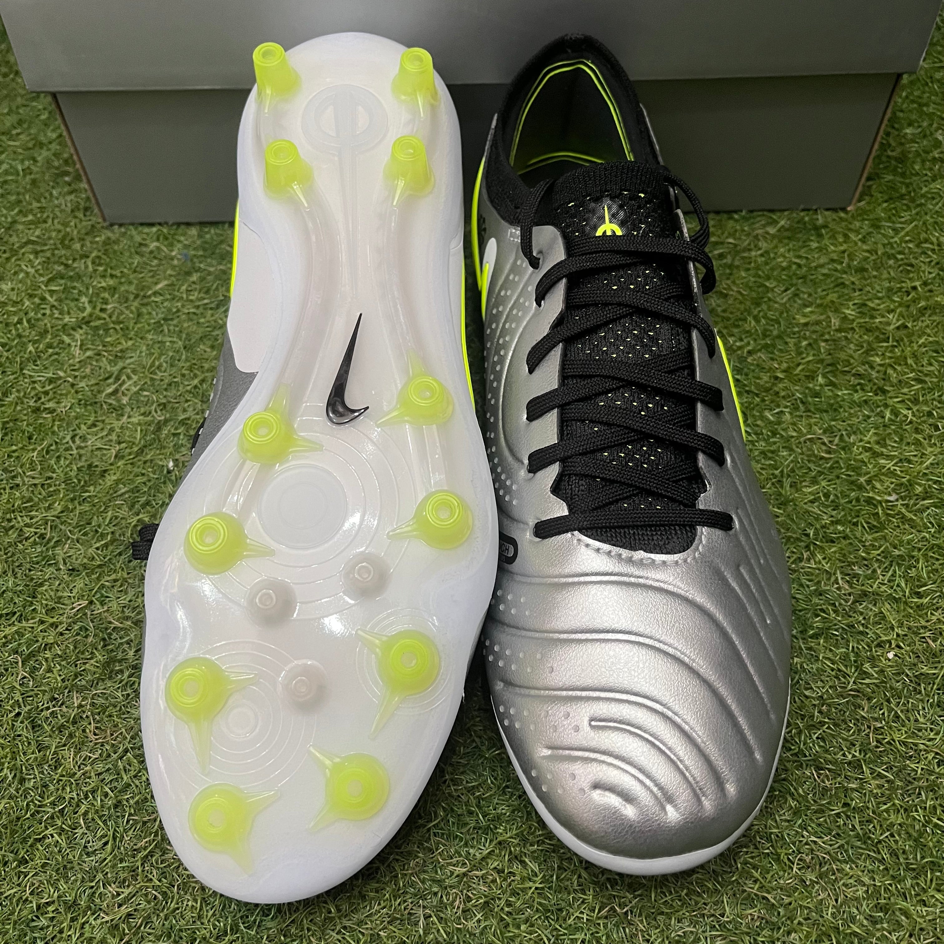 ティエンポレジェンド10 AG-PRO ACC DV4330 001 – 俺の足 サッカー用品