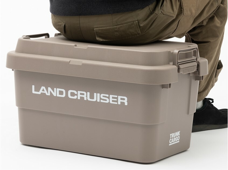 ランクルのロゴと特別カラーがカッコいい！ランドクルーザー×トランク