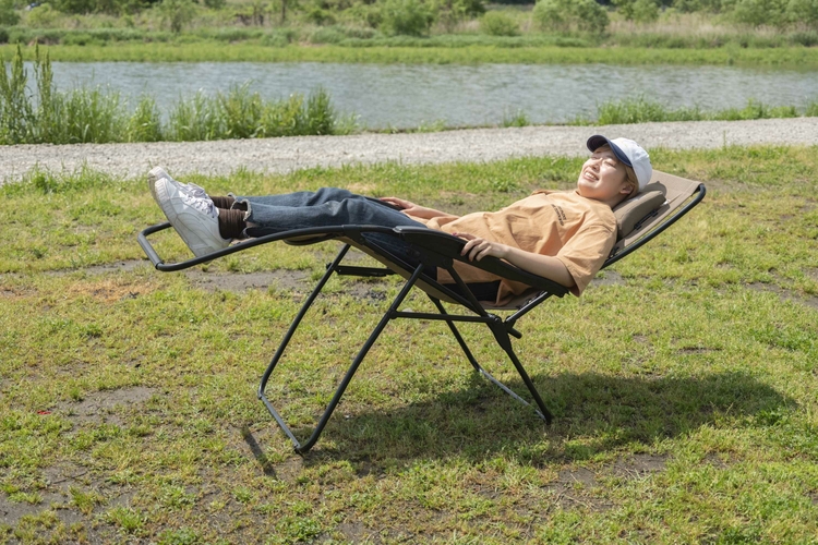 Coleman リクライニングチェアベージュ ドリンクホルダー付☆引き取り