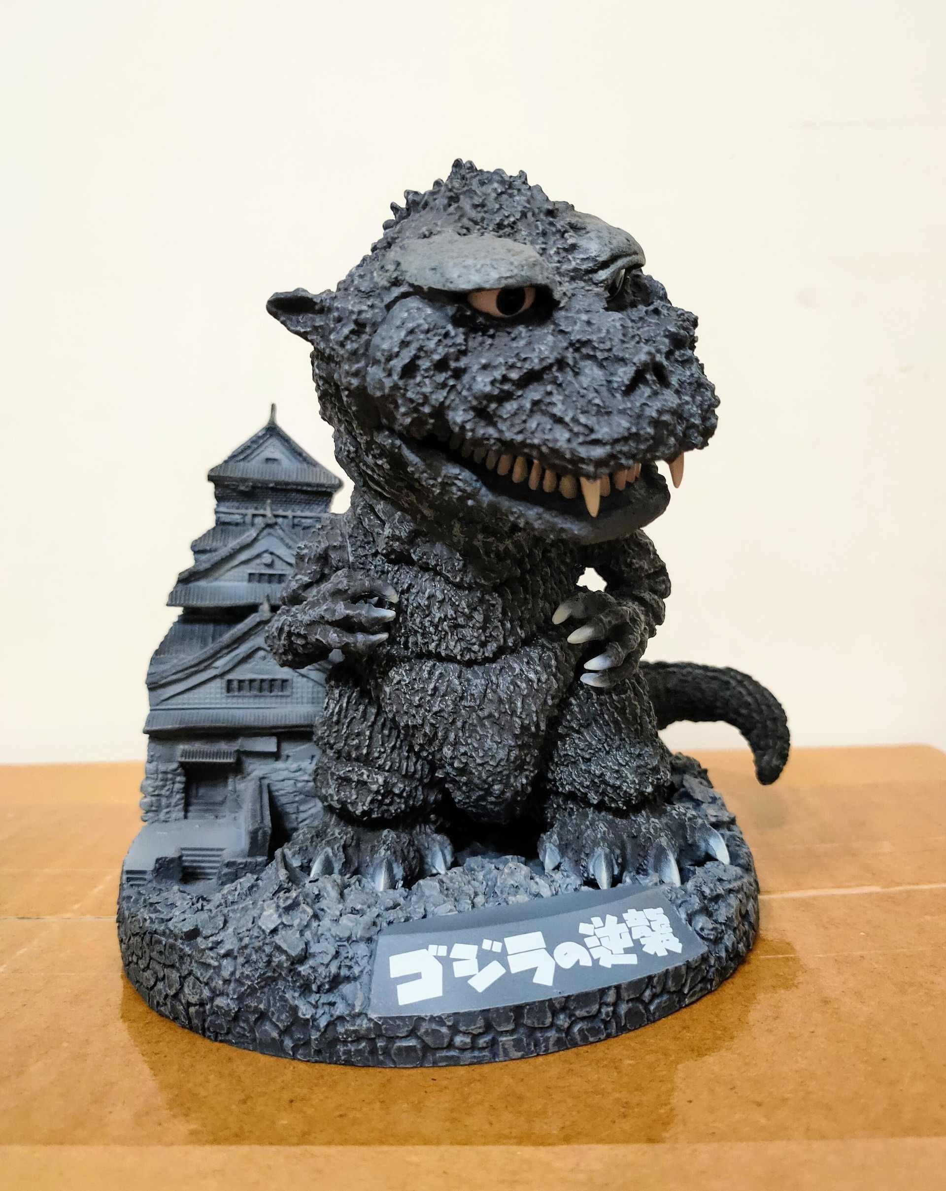 開箱) X-Plus DefoReal 哥吉拉1955大阪城立體場景組- bigheadking的