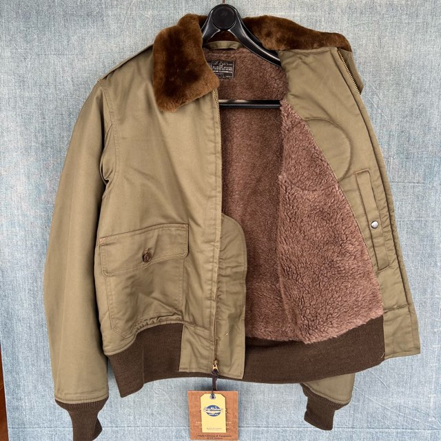 バズリクソンズ・フライトジャケットの定番と言っても良いB－10