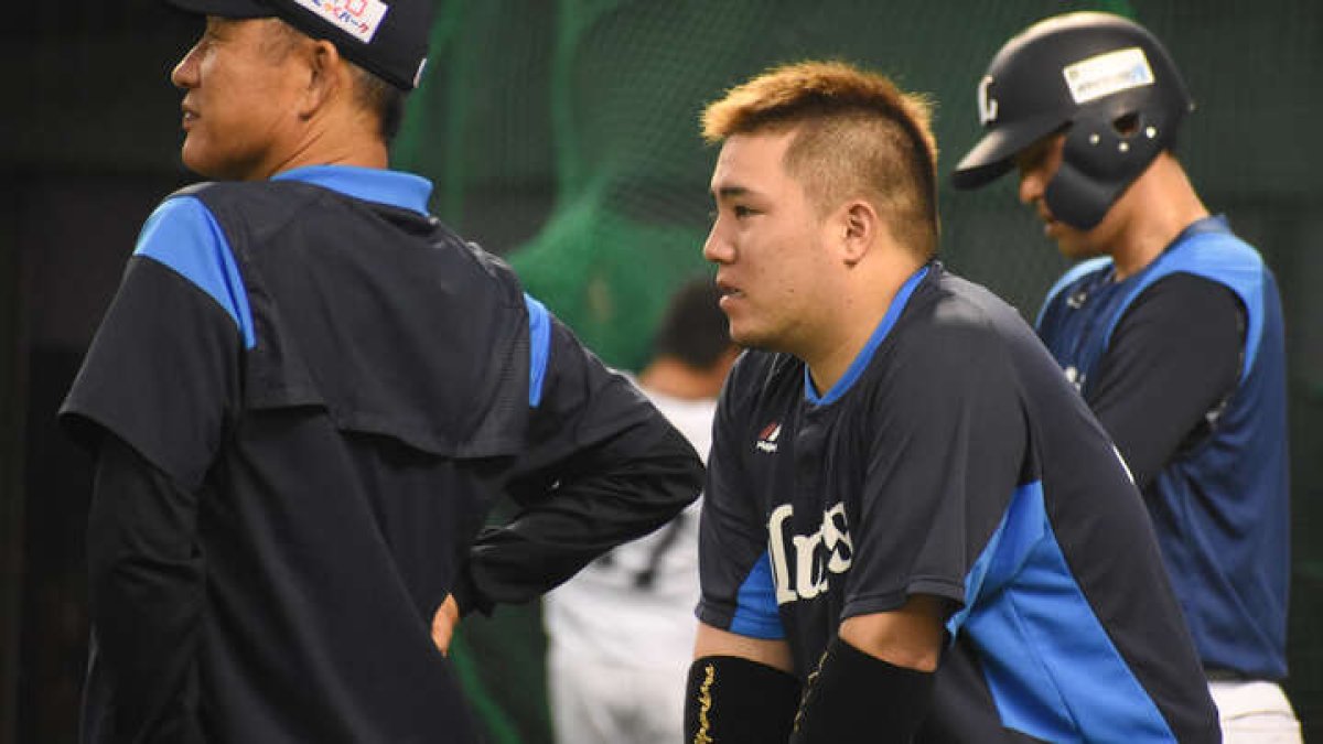 新背番号「3」を背負う山川穂高。前任者の共通点と山川にしかない