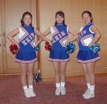 慶應メジャレッツ チアユニはたすきノースリーブ 斬新なデザインです