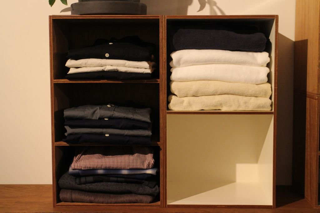 LAUAN SHELVES（ラワンシェルブズ）】は、自由にスペースがつくれる箱