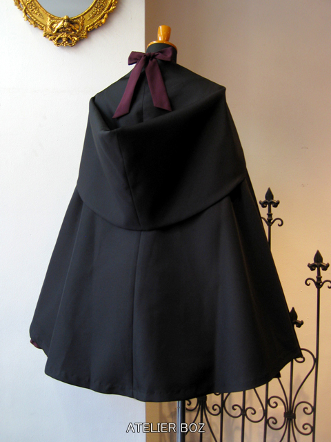 今年もBOZ定番のマントが登場致します！ 更に新色でヨーロッパの霧を