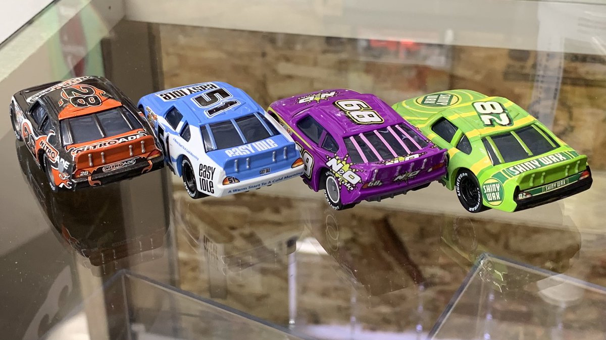 マテルカーズ】 本日はカーズ1の冒頭のレースに登場した #ピストン